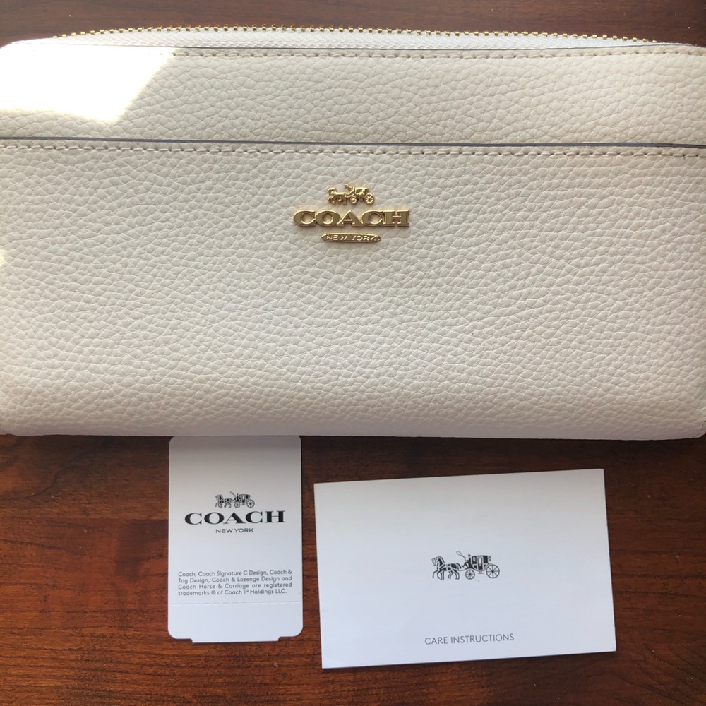 Coach Wallet - Long Zip Around in Chalk